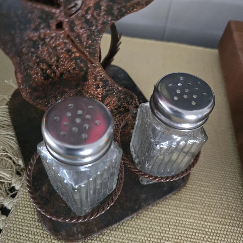 Metal Howling Coyote And Cactus Napkin, Salt, Pepper Holder